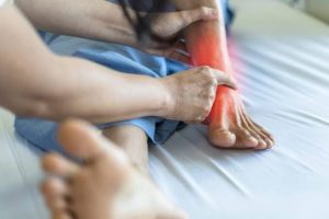 Non-Surgical vs. Surgical Treatment for Foot Fractures Non-Surgical vs. Surgical Treatment for Foot Fractures